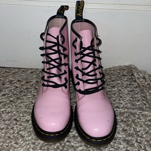 Dr. Martens Pink patent Lace Combat 1460 boots - Picture 3 of 12
